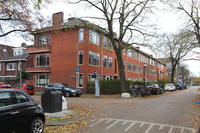 916124 Gezicht op de huizen Da Costakade 13 -lager te Utrecht, met links de hoek met de Hendrik Tollensstraat.